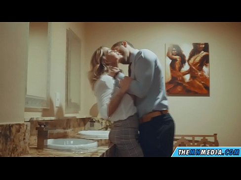 ❤️ Khi một cô gái tóc vàng busty quyến rũ bạn trong một nhà vệ sinh công cộng ️  Siêu quan hệ tình dục  tại chúng tôi  ️❤